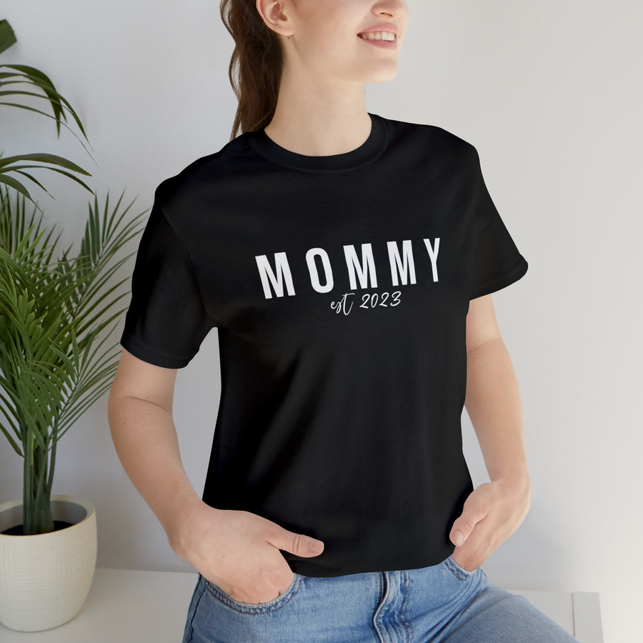 Mommy Est 2023 Tee