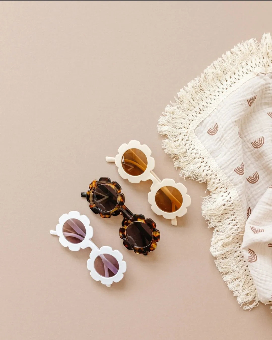 Matte Flower Sunnies in Cream